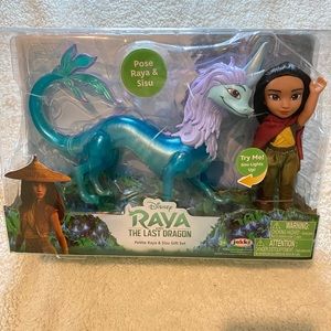 New Jakks Disney Petite 6” Raya & The Last Dragon Light Up Sisu Gift Set